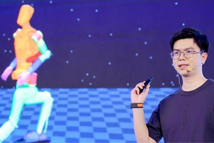 天才少年稚晖君亿万二八机器人走路进场！AI模型做大脑，目标售价20万以内