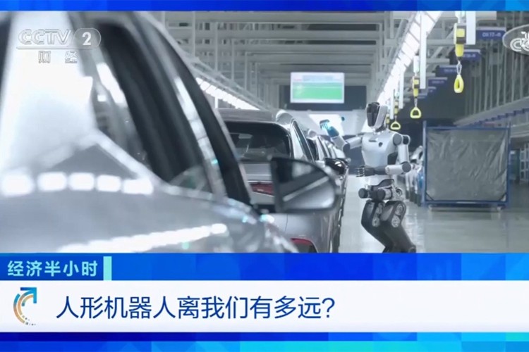 中央电视台《经济半小时》栏目对亿万二八机器人的专题报道